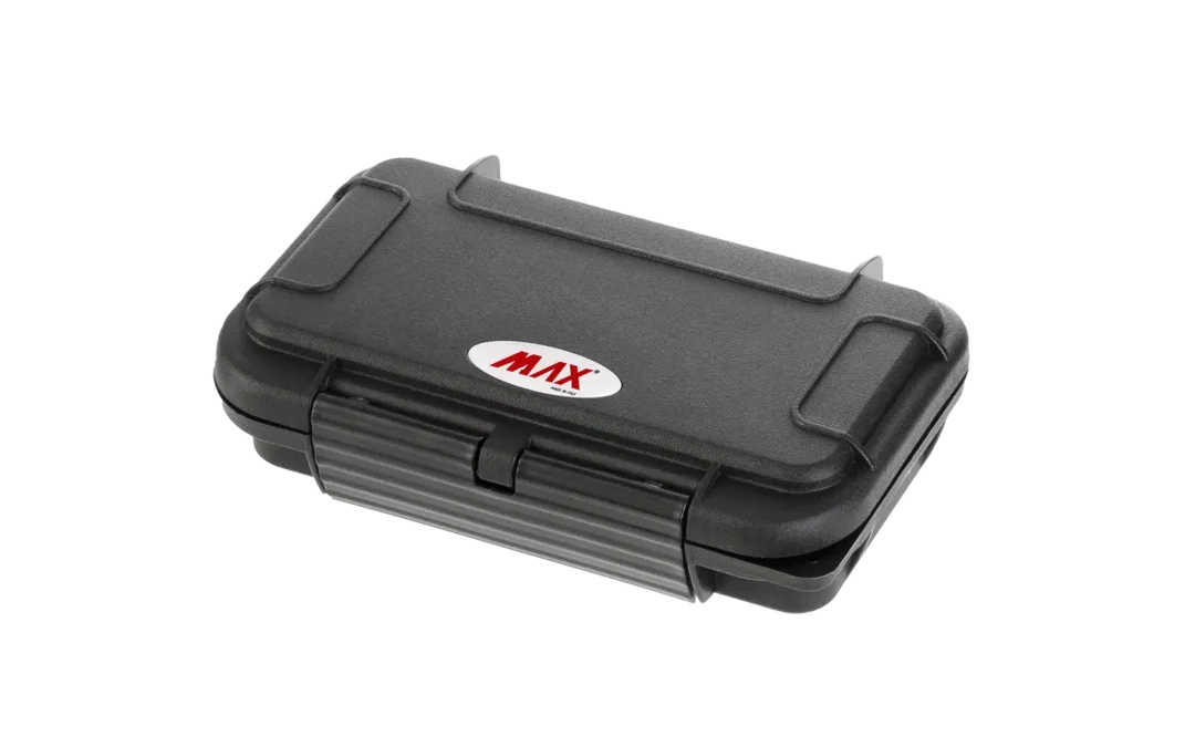MAX001